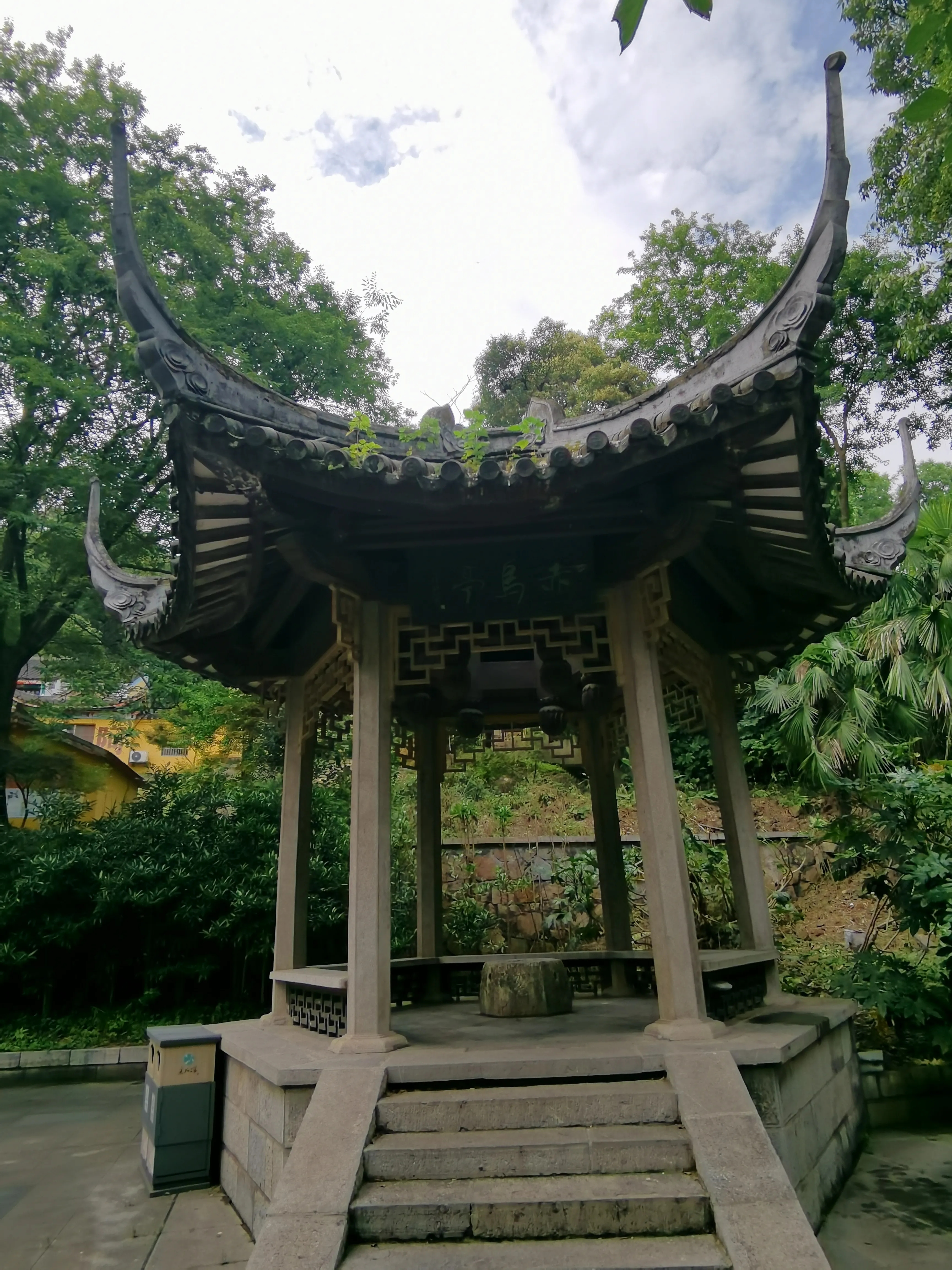 浮云忽一蔽，不见渔阳城，古人如何含蓄表达自己观点