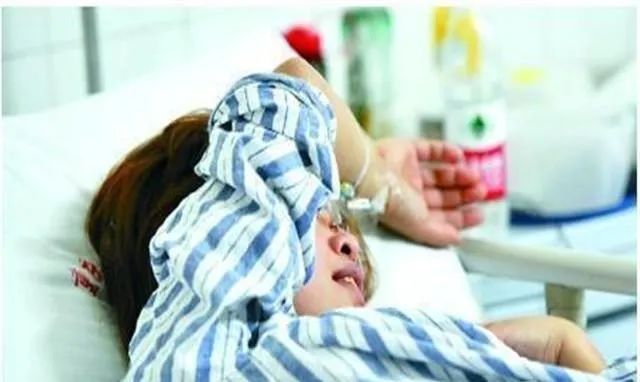 女大学生宿舍产子生下9斤重儿子,湖北大学女生生下9斤重男婴