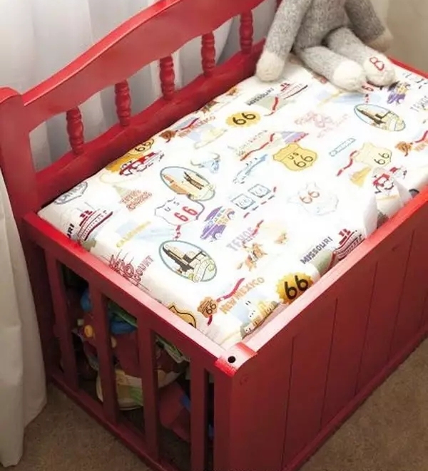 没用的儿童床,不用的婴儿床怎么改成小的置物架