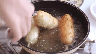 一根热狗的价格,做好的热狗一般地摊卖多少钱一根