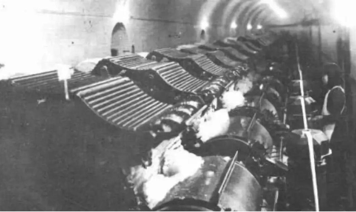 荣氏家族掌舵人荣毅仁，*小平邓**请他出山，毛主席：这是护国大功臣