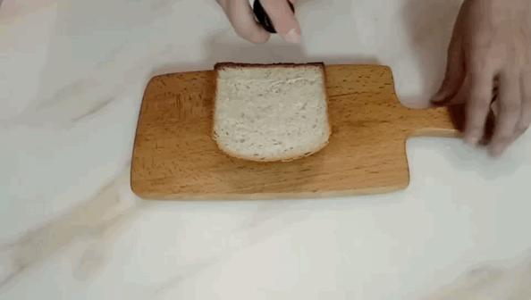 如何让面包变软不发硬,面包隔夜变硬了怎么回软