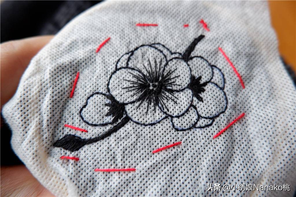 衣服消毒液染色了怎么补救,衣服被84消毒液弄掉色怎么缝