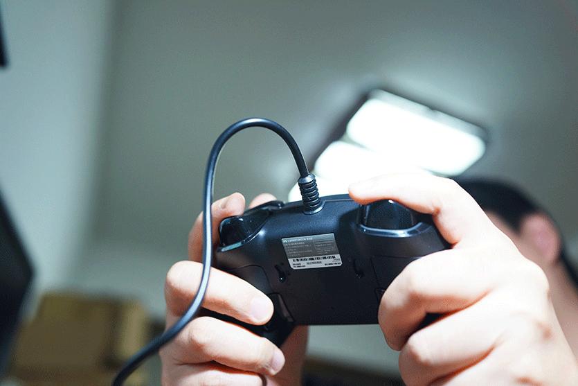 北通阿修罗3手柄灵敏度,可调摇杆灵敏度的游戏手柄