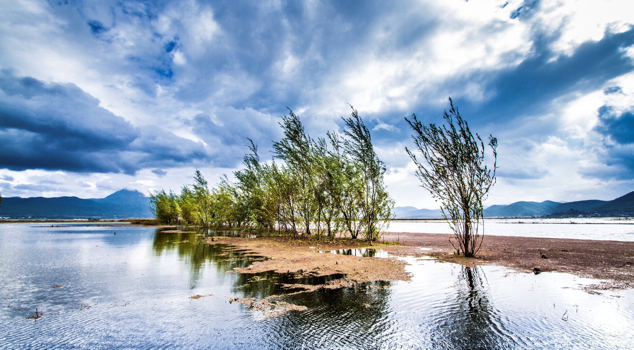 珠峰登顶人数最多一次,珠峰登顶线路和纪录