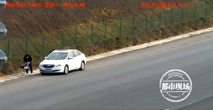 奇葩夫妻在高速上,奇葩小夫妻高速