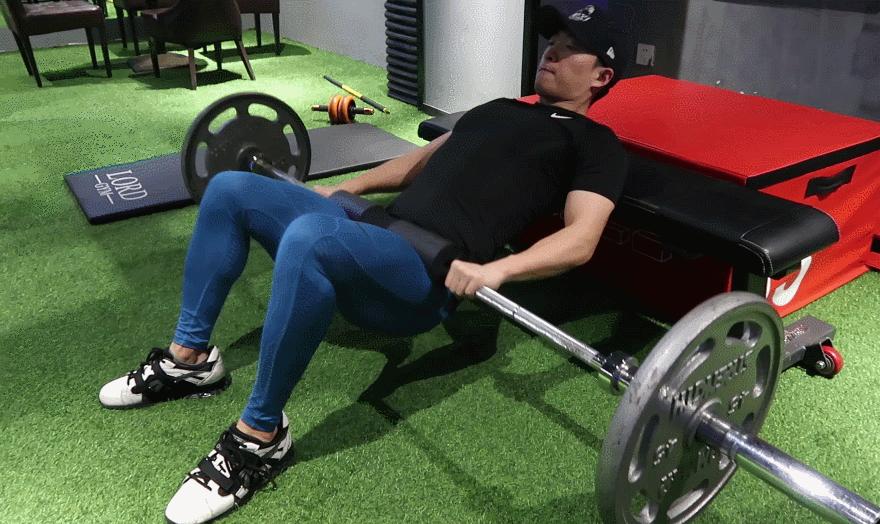 深蹲时膝盖总是往内扣,深蹲膝盖内扣外翻是什么原因