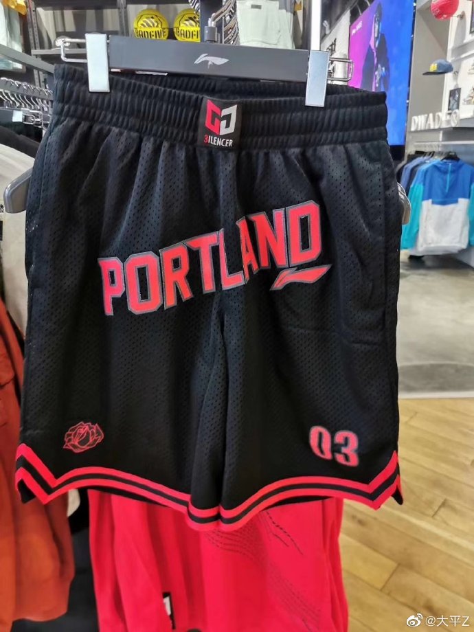 李宁新品惊喜多！韦德8闪电侄子+CJ新装备+联名头盔、耳机曝光