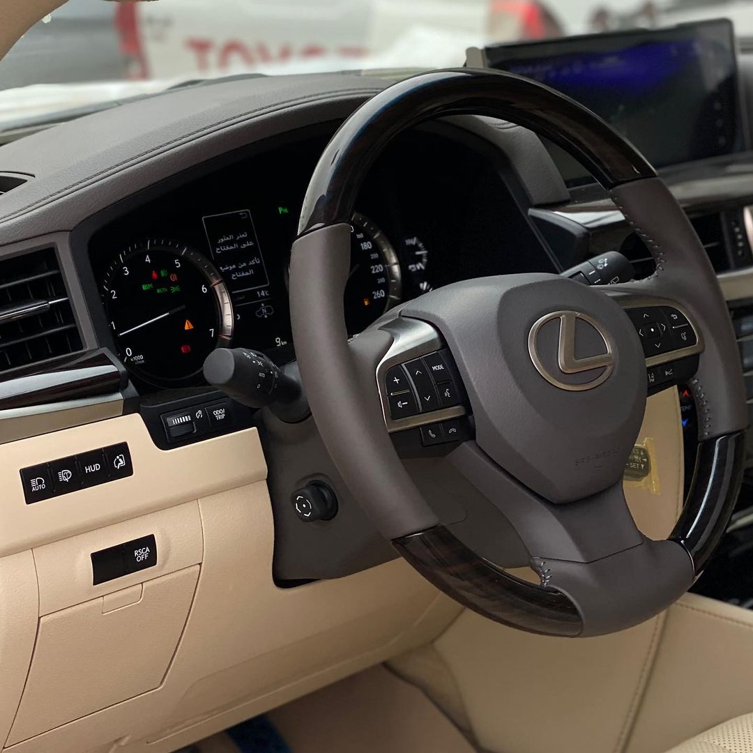 雷克萨斯lx570vs凯雷德,雷克萨斯lx570和凯迪拉克凯雷德