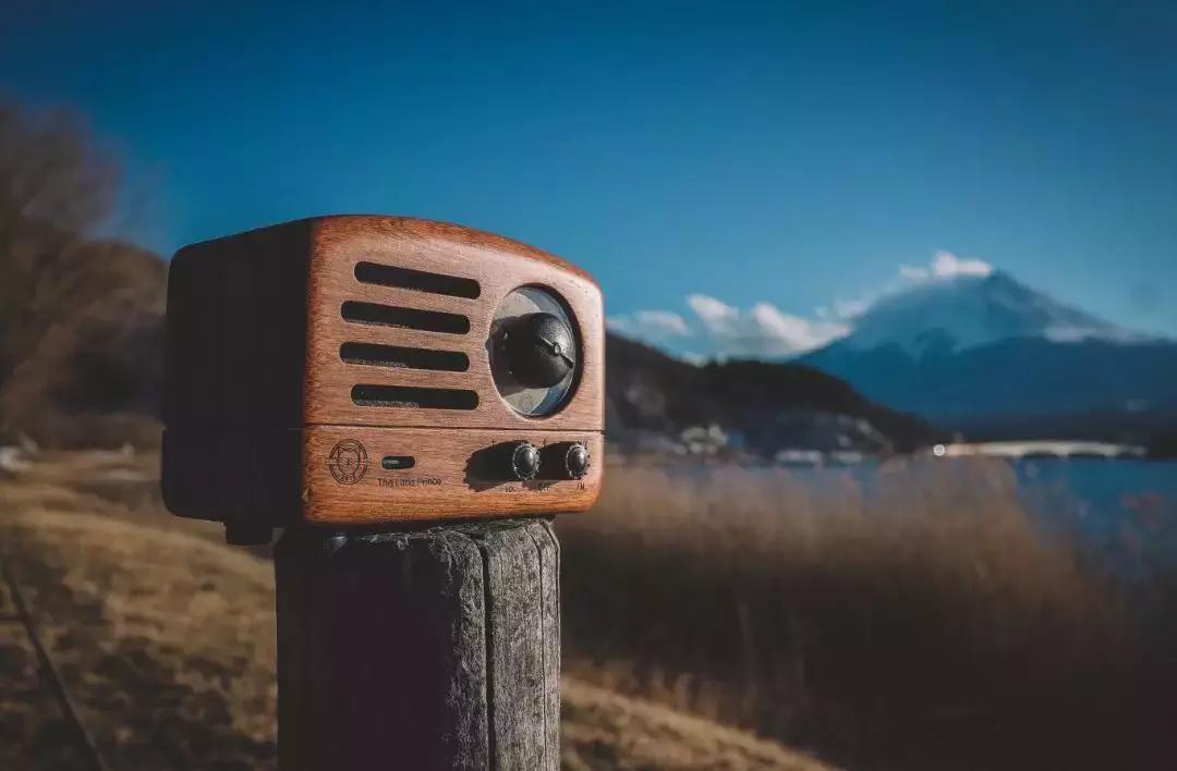 猫王收音机创始人视频,60岁创业造出猫王收音机