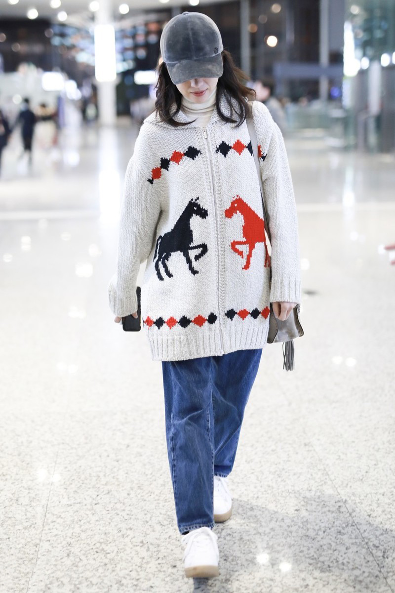 杨幂最近毛衣着装,北欧风毛衣又被杨幂带火了