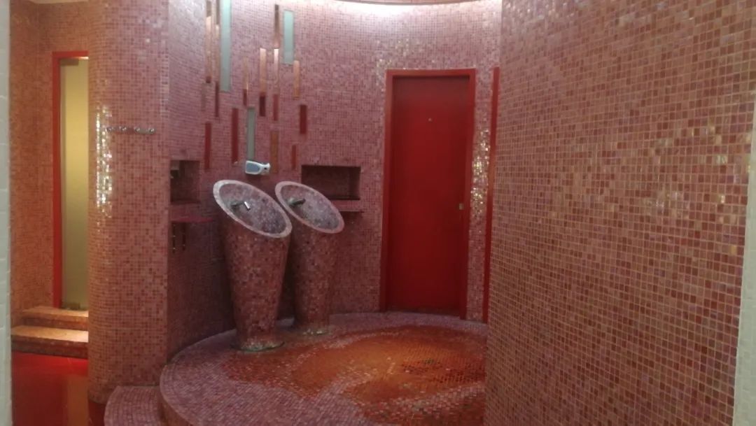 痛心!昔日爱马仕变发廊,这个顶奢商场还有救吗?