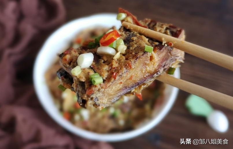 腌腊鱼的正确洗干净方法,腌制腊鱼盐重了怎么才能淡