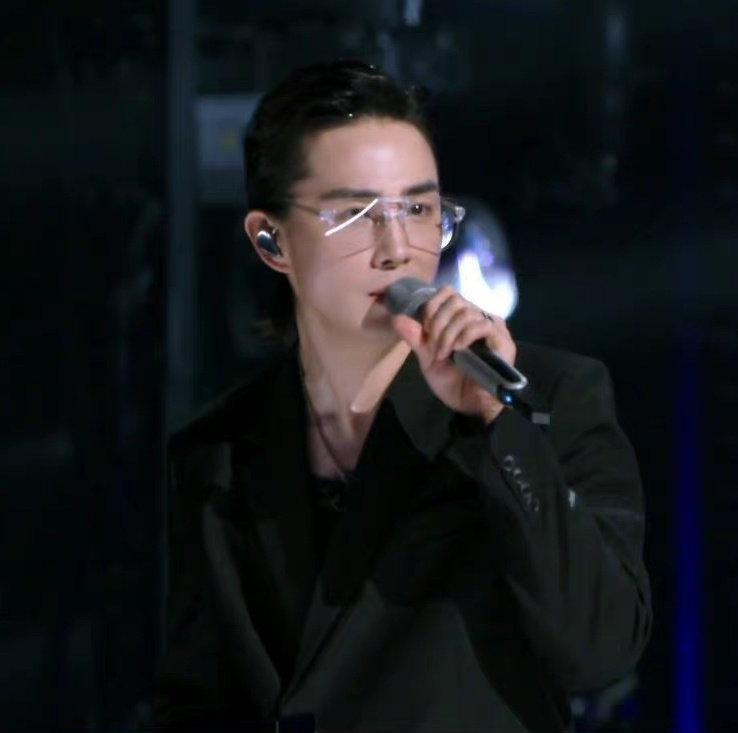 戚薇成功背后的辛酸,戚薇快乐何止这些