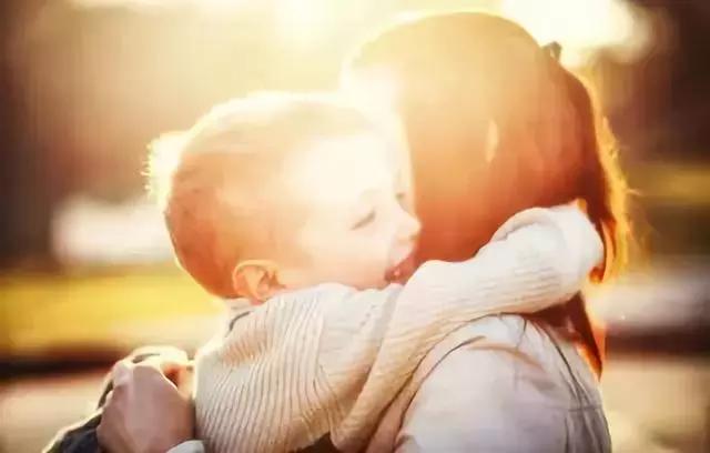 孙俪晒儿子的一家三口,孙俪写给儿子10岁的信