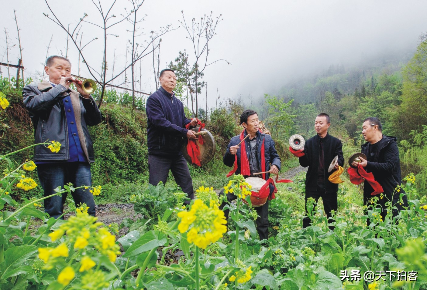 这个村里的将军岩可与挪威的“奇迹石”、英国的“偶像石”媲美
