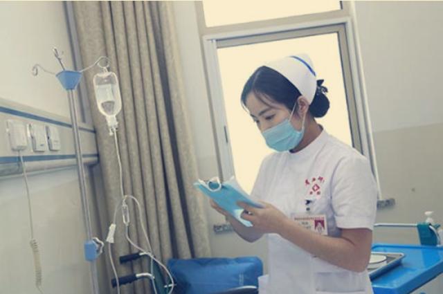 18岁罹患白血病，缺失家人陪伴独自治疗，从乐观到沮丧，怎么办