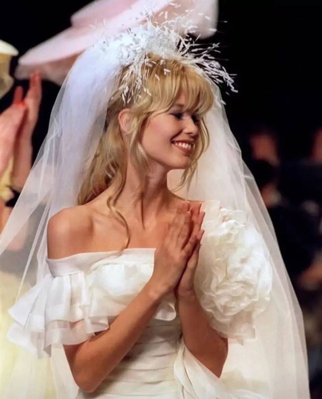 昆凌结婚穿的婚纱真的好大气,唐嫣昆凌婚纱