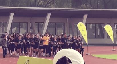 和贝克汉姆在球场上正面交锋,和贝克汉姆踢球是什么体验