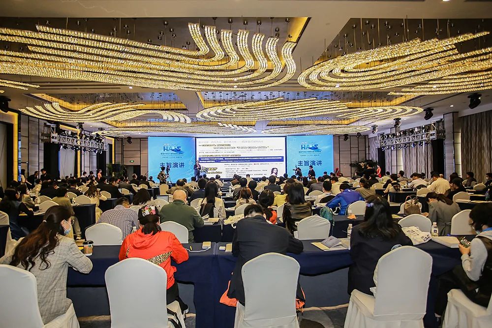 李忠:用钢笔记录粉笔