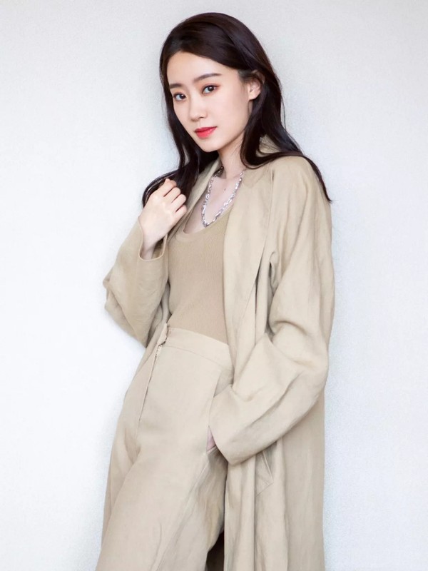 张小斐私服,张小斐黑礼服