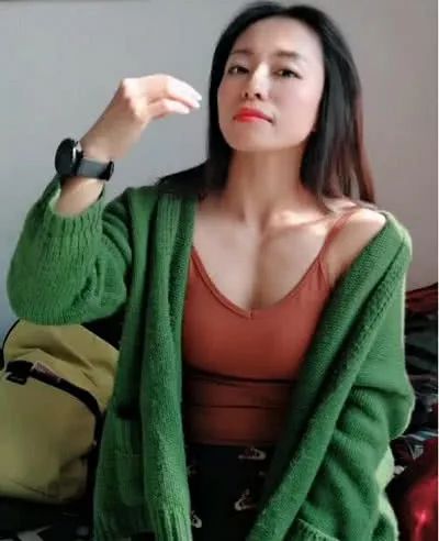 肩宽怎么穿衣服才好看呢,衣姐说穿搭