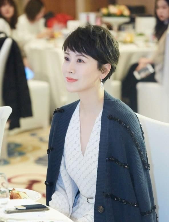 海清为什么要脱鞋,海清变抠脚大汉