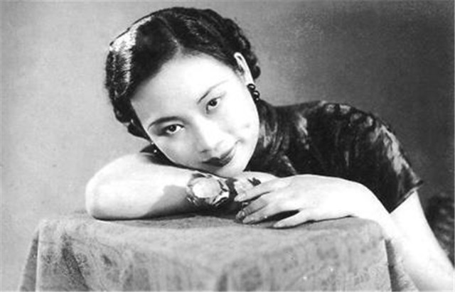 胡蝶的晚年生活视频,胡蝶抛弃了私生女吗