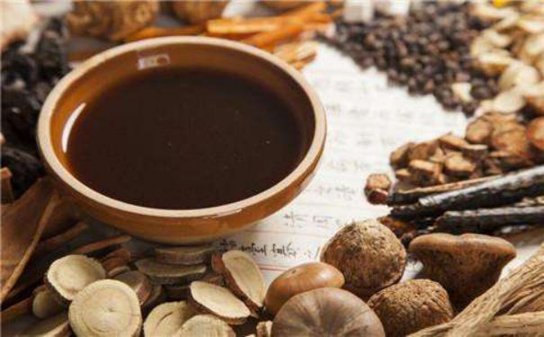 宝宝藿香正气水防止中暑,宝宝中暑喝盐水可以吗