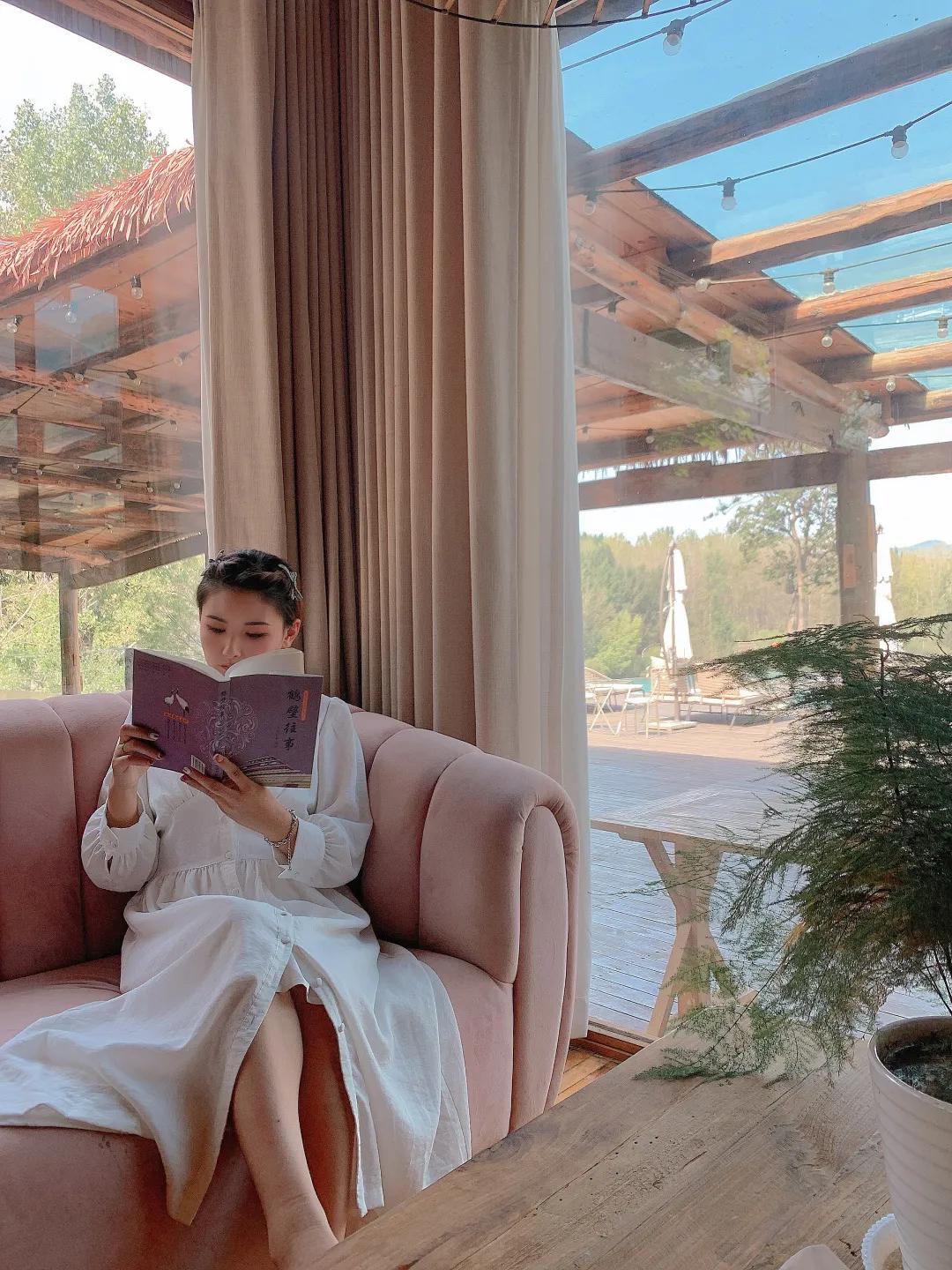神仙眷侣辞掉高薪工作，爆改废弃山谷，造无边恒温泡池，全景树屋