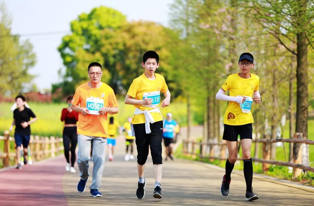 跑马拉松如何跑得又快又好,跑马拉松跑特别快