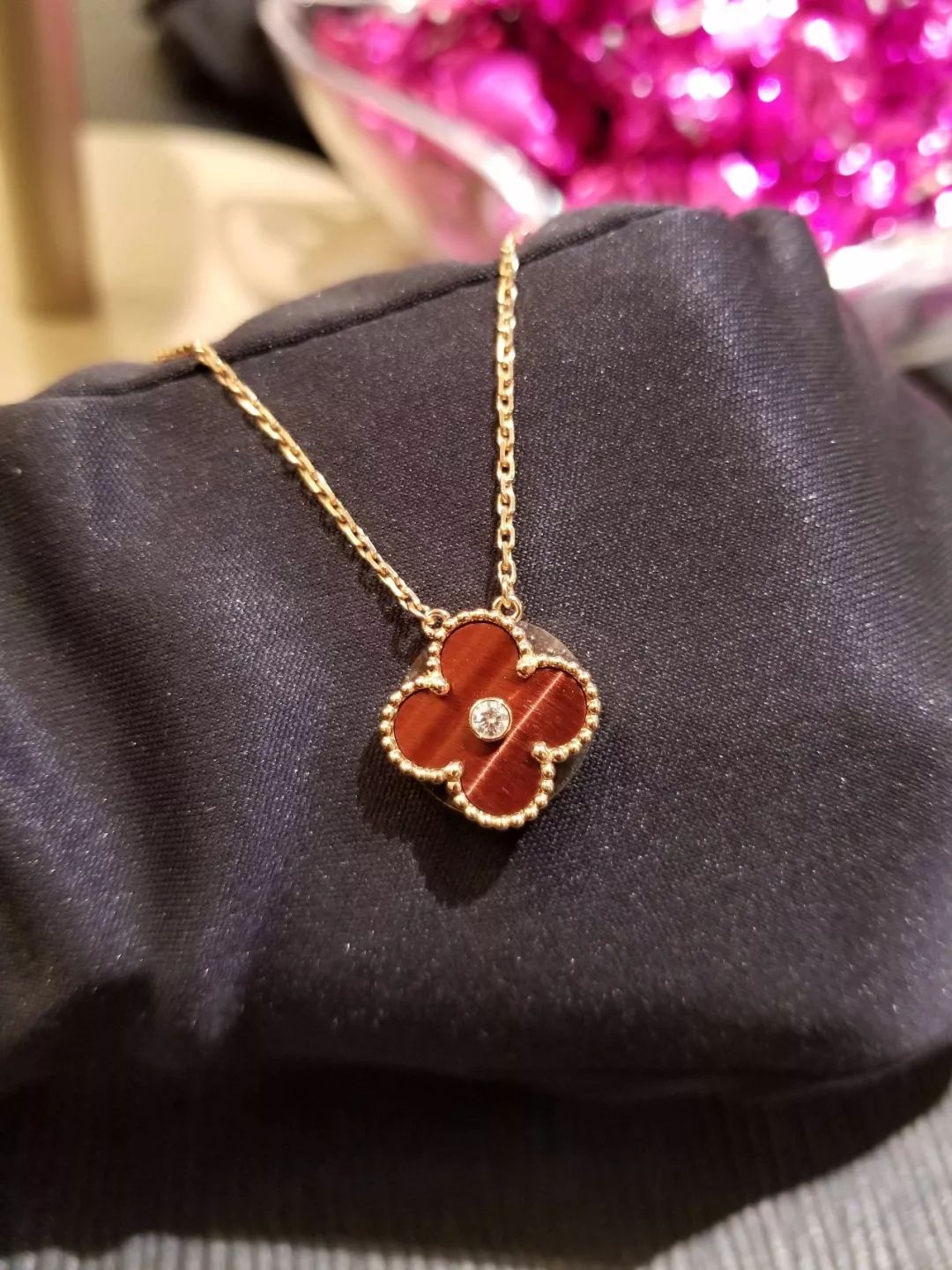 怎么分辨四叶草项链是否是真的呢,四叶草项链有什么意义图片