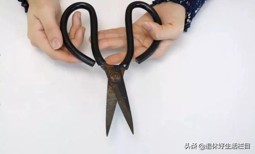 剪刀钝了怎么办简单又方便,剪刀变钝了怎么让它恢复