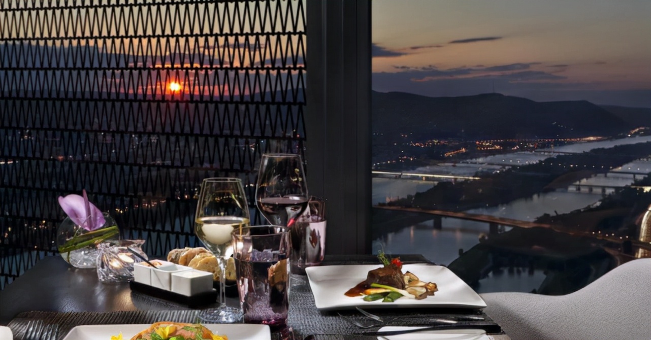 住进云端!这15家酒店都有“王”的视野