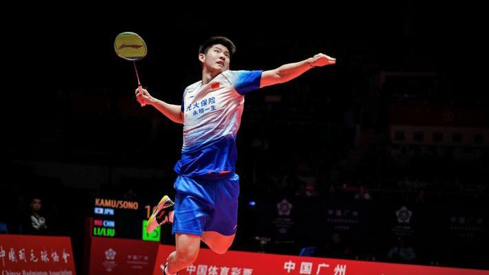 怎么选择合适的羽毛球鞋,怎么判断自己适合什么羽毛球球鞋