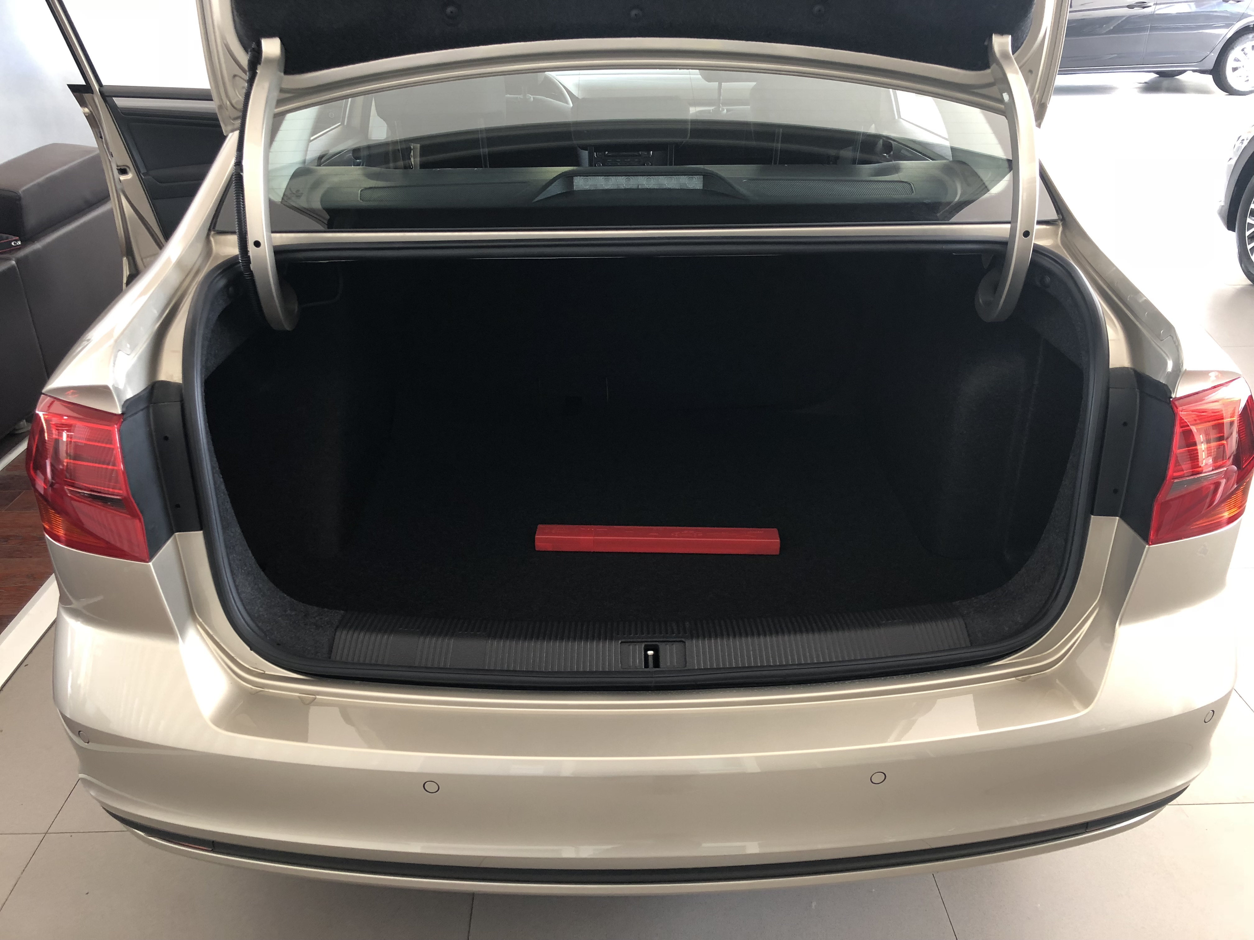 新老款宝来对比视频,曝新大众宝来实车图