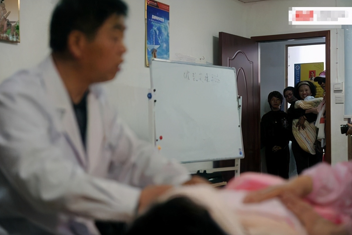 产后奶水少请催乳师有效吗,产后奶水不够妈妈喝什么奶粉