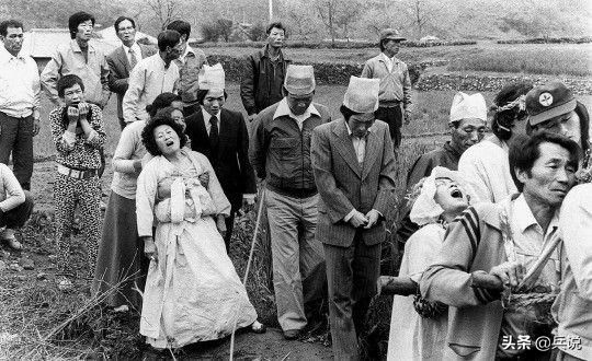 女友拍死1只苍蝇，韩国兵血洗5个村庄，*杀屠**73个同胞