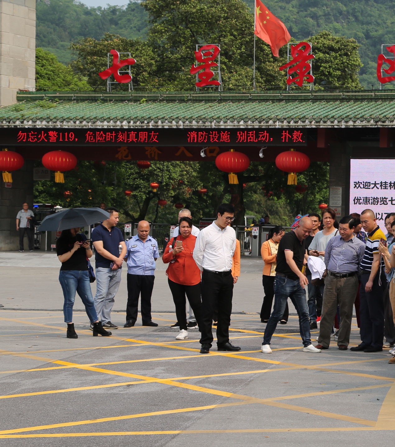多功能擦地机清洗悬浮地板,地面高效清洗机器