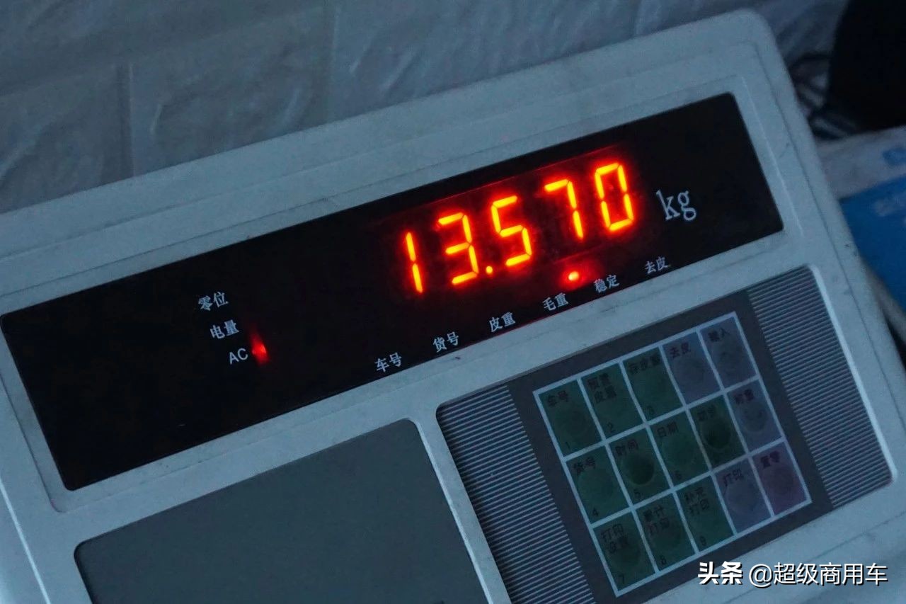 乘龙h5单桥自卸3.8米轴距定制版,乘龙h5vlng牵引车多少吨