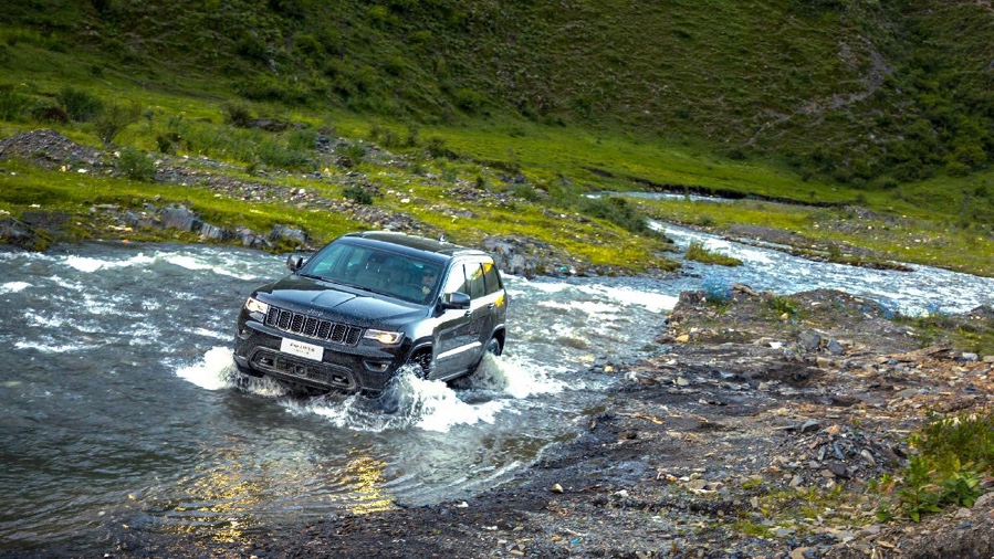 进口版大切诺基四驱高性能版,大切诺基进口汽车suv报价