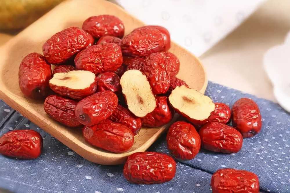 “气血不足”的人容易白发丛生?这5种食物或可“补气养血”