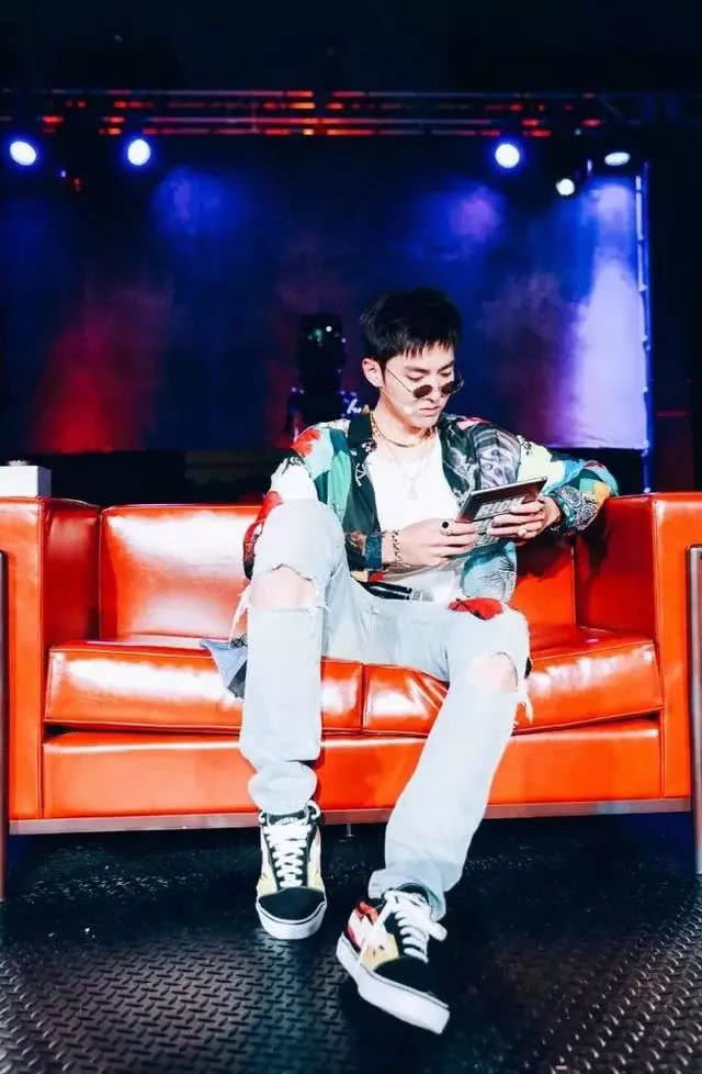 vans和converse哪个穿得久,converse和vans哪个潮