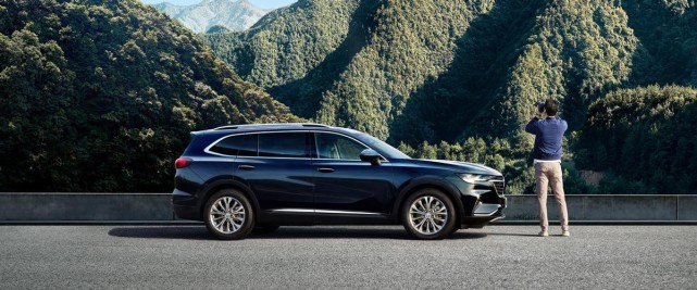 昂科威plus硬抗大货车,昂科威plus2024款平台