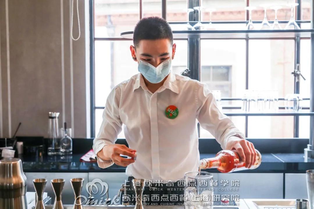 毕业生潘澄弘|在外滩十八号工作，是什么样的体验？