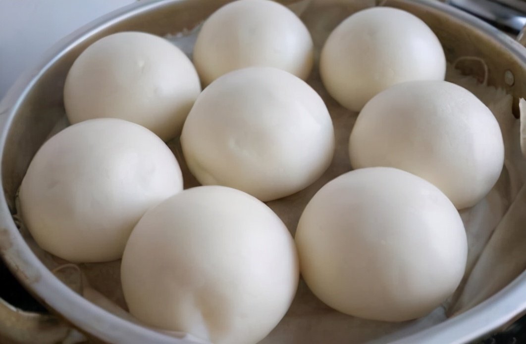 怎样用酵母粉蒸馒头好吃又松软,蒸馒头别只放酵母