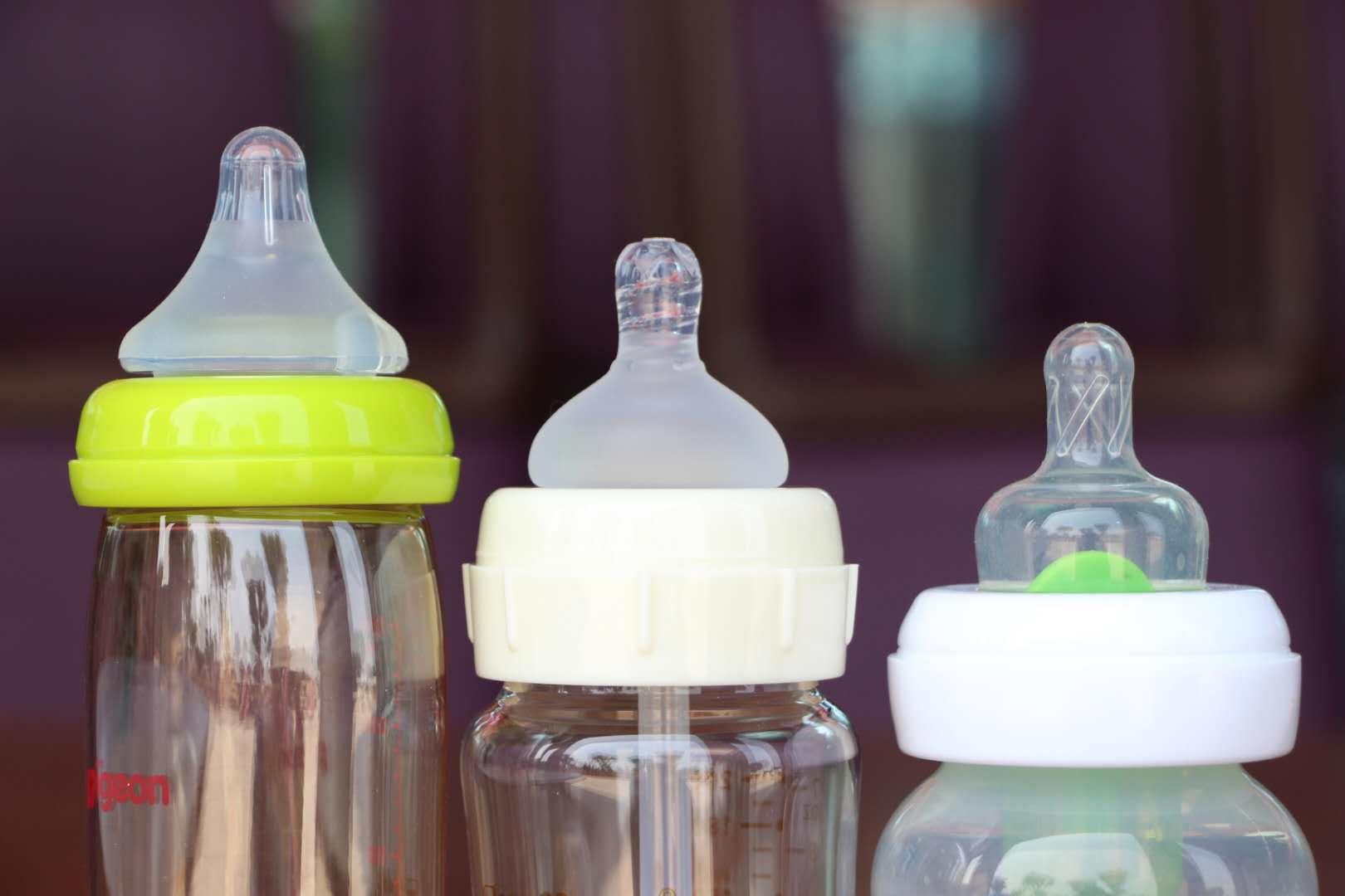 让宝宝爱上奶瓶方法,最好的宝宝容易吃奶的奶瓶