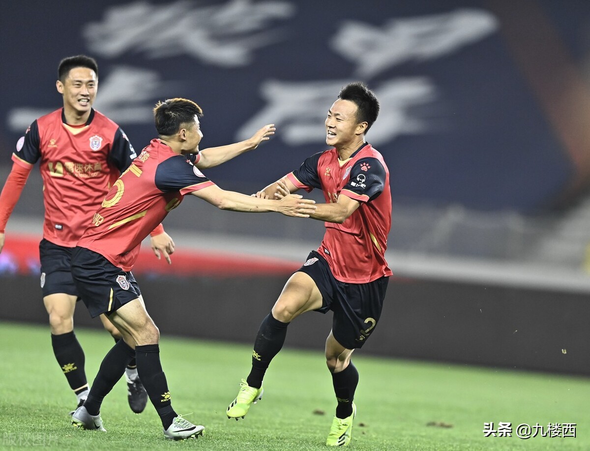 少林足球残酷现实,少林足球里的暴力球队片段