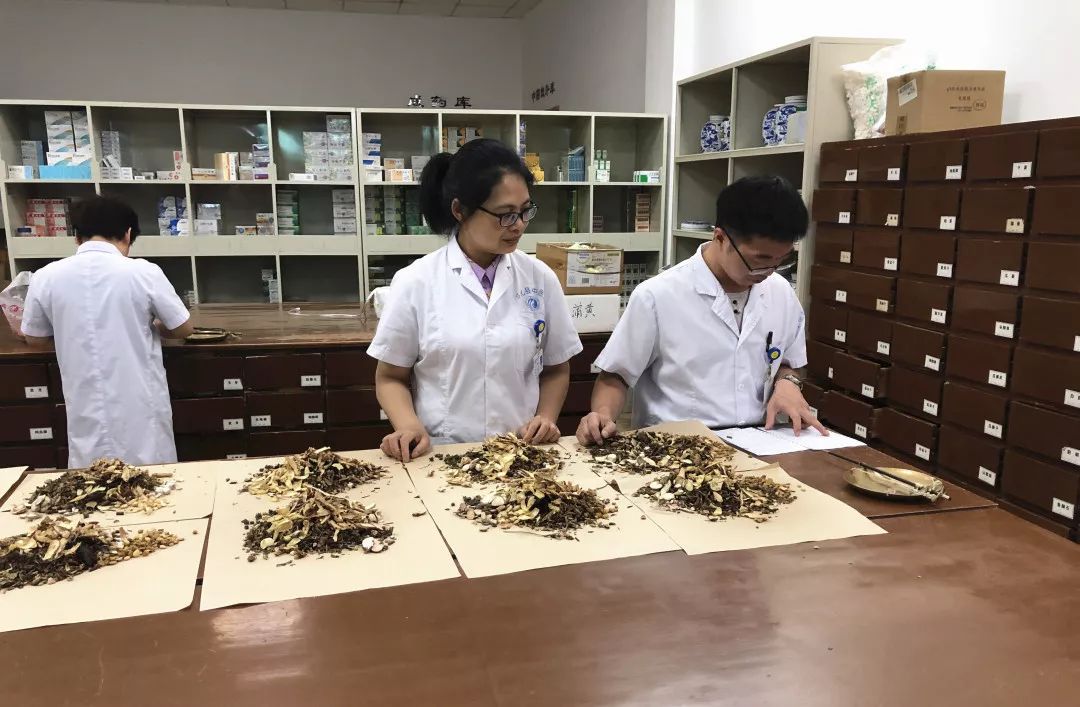 怎么治疗激素皮炎毛细血管扩张,激素依赖性皮炎治好了皮肤还红吗