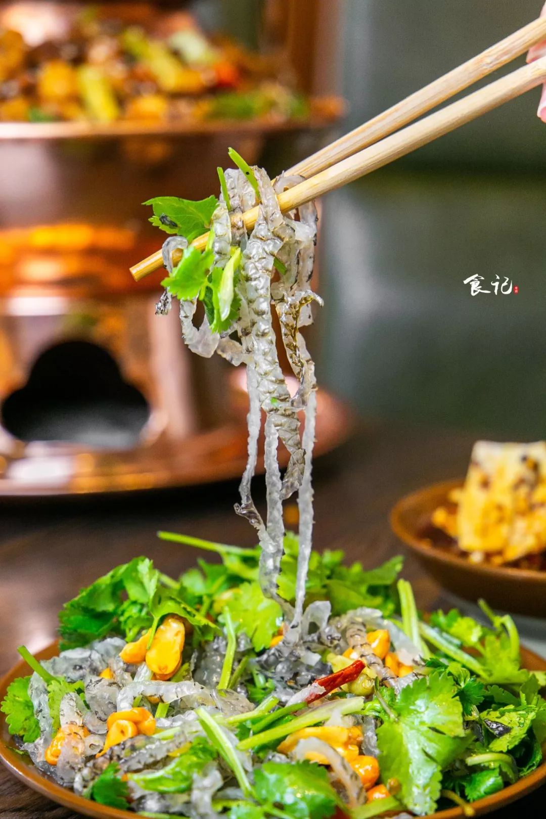 火爆襄阳的3层“壕锅”来袭！还有360°满到爆的龙虾牛蛙双子塔！